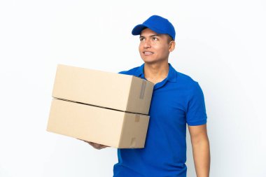 Delivery Ecuadorian man isolated on white background thinking an idea while looking up