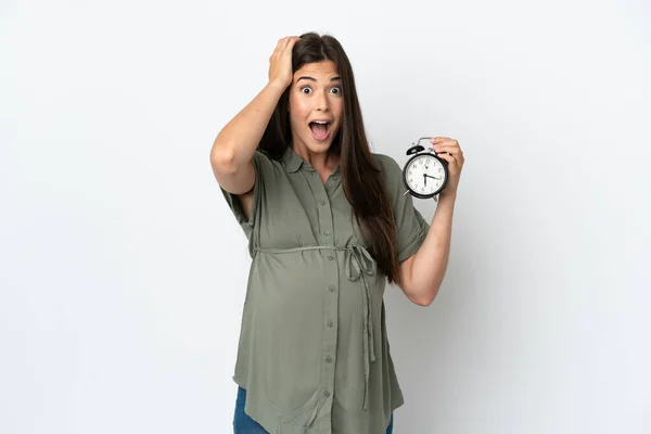 Mujer Brasileña Joven Aislada Sobre Fondo Blanco Embarazada Sosteniendo Reloj —  Fotos de Stock