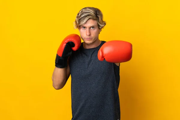 English Man Isolated Yellow Background Boxing Gloves — Stock Photo, Image