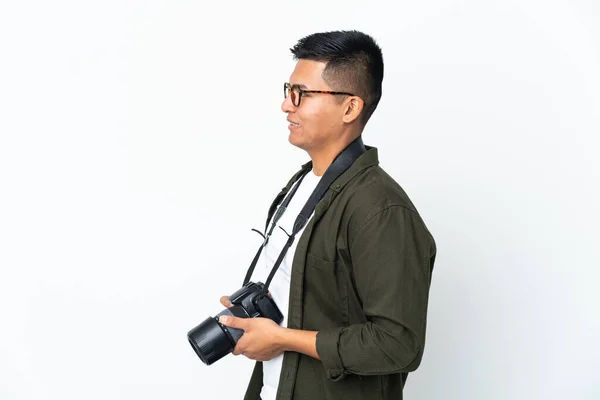 Young Ecuadorian Photographer Isolated White Background Looking Side — Foto de Stock
