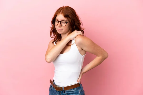 Teenager Reddish Woman Isolated Pink Background Suffering Pain Shoulder Having — ストック写真