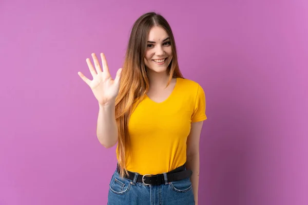 Jonge Blanke Vrouw Geïsoleerd Paarse Achtergrond Tellen Vijf Met Vingers — Stockfoto