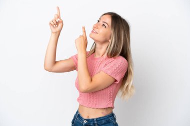 Genç Romen kadın beyaz arka planda izole edilmiş işaret parmağıyla işaret ederek harika bir fikir