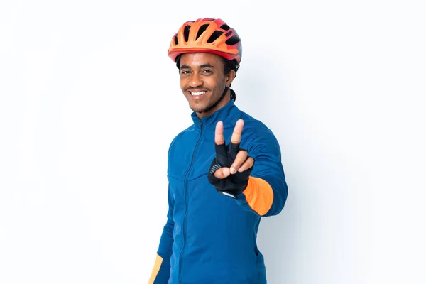 Jovem Ciclista Com Tranças Sobre Fundo Isolado Sorrindo Mostrando Sinal — Fotografia de Stock