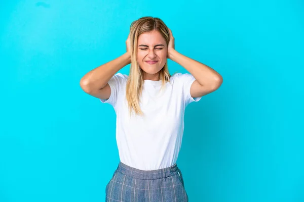 Blonde Uruguayische Mädchen Isoliert Auf Blauem Hintergrund Frustriert Und Bedeckt — Stockfoto