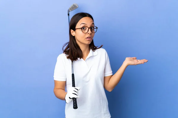 Young Golfer Woman Isolated Colorful Background Making Doubts Gesture — Stock Photo, Image