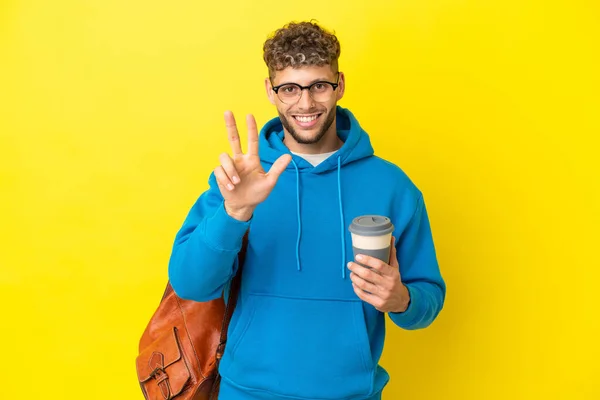 Mladý Student Blondýny Muž Izolované Žlutém Pozadí Šťastný Počítání Tři — Stock fotografie