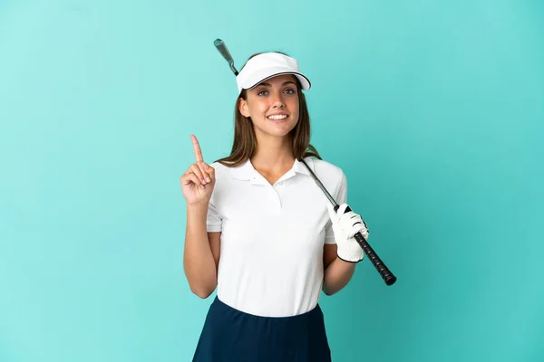 Frau Spielt Golf Auf Isoliertem Blauem Hintergrund Und Zeigt Und — Stockfoto