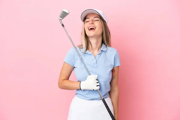 Jovem Jogador Golfe Mulher Isolada Fundo Rosa Rindo — Fotografia de Stock