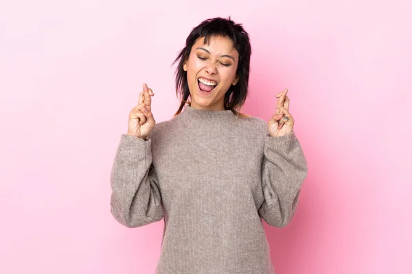 Young Uruguayan Woman Isolated Pink Background Fingers Crossing — Stock Photo, Image