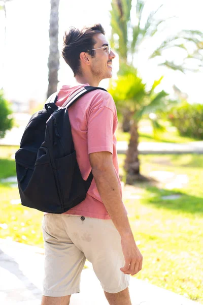 Jeune Homme Caucasien Extérieur Dans Parc Portrait — Photo