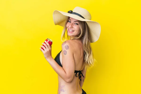 Young Romanian Woman Isolated Yellow Background Swimsuit Holding Cocktail — Stock Photo, Image