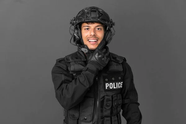 Swat Kaukasisk Man Isolerad Grå Bakgrund Ler — Stockfoto