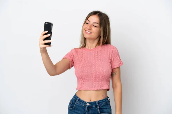 Joven Rumana Aislada Sobre Fondo Blanco Haciendo Una Selfie — Foto de Stock