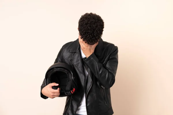 Jovem Marroquino Com Capacete Motocicleta Isolado Fundo Bege Com Expressão — Fotografia de Stock