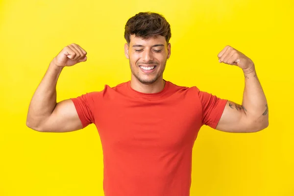 Young Caucasian Handsome Man Isolated Yellow Background Doing Strong Gesture — Stock Photo, Image