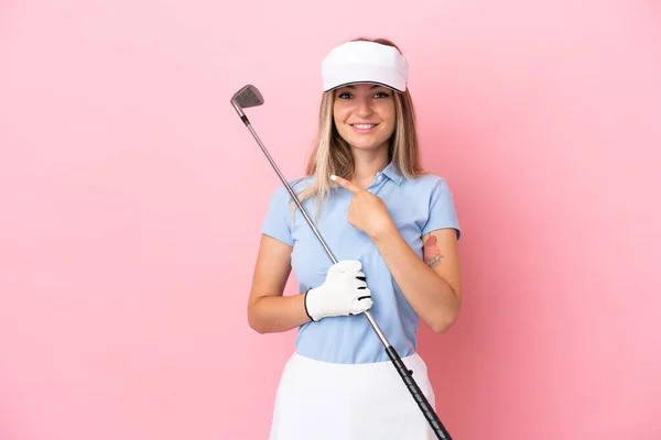 Young Golfer Player Woman Isolated Pink Background Pointing Side Present — Stock Photo, Image