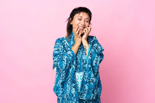 Mujer Joven Usando Kimono Sobre Fondo Azul Aislado Feliz Sonriente —  Fotos de Stock