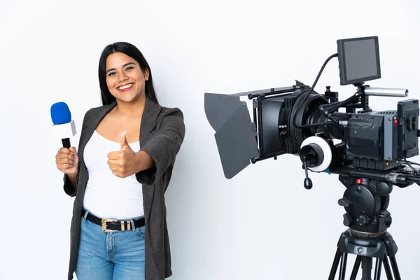 Repórter Colombiana Segurando Microfone Reportando Notícias Sobre Fundo Branco Com — Fotografia de Stock