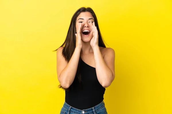 Young Brazilian Woman Isolated Yellow Background Shouting Announcing Something — Stock Photo, Image