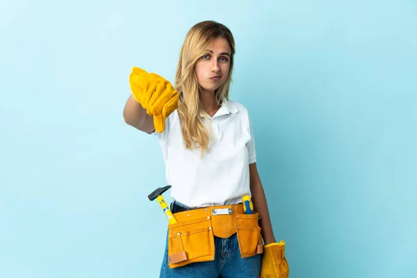 Junge Blonde Uruguayische Elektrikerin Isoliert Auf Blauem Hintergrund Zeigt Daumen — Stockfoto