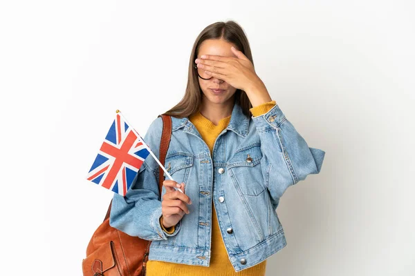 Jovem Hispânica Segurando Uma Bandeira Reino Unido Sobre Fundo Branco — Fotografia de Stock