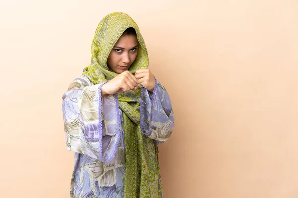 Indian Woman Isolated Beige Background Fighting Gesture — Stock Photo, Image