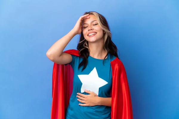 Super Hero Teenager Κορίτσι Απομονωμένο Μπλε Φόντο Χαμογελώντας Πολύ — Φωτογραφία Αρχείου