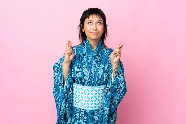 Mujer Joven Usando Kimono Sobre Fondo Azul Aislado Con Los —  Fotos de Stock