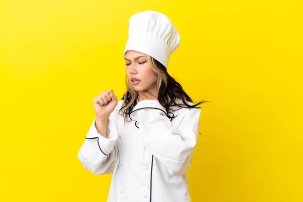 Jovem Chef Russo Menina Isolada Fundo Amarelo Está Sofrendo Com — Fotografia de Stock