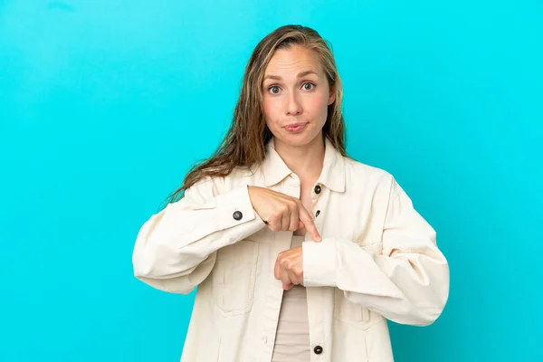 Young Caucasian Woman Isolated Blue Background Making Gesture Being Late — Stock Photo, Image