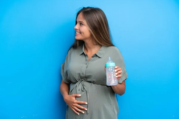 Zwangere Vrouw Blauwe Achtergrond Uitziende Kant — Stockfoto