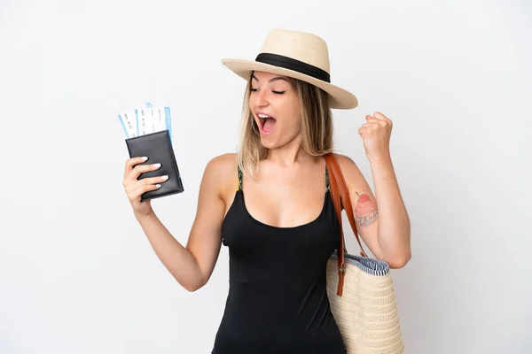 Jonge Vrouw Badpak Met Een Paspoort Geïsoleerd Witte Achtergrond Vieren — Stockfoto