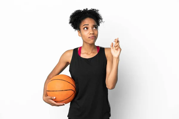Genç Basketbolcu Latin Bir Kadın Beyaz Arka Planda Izole Edilmiş — Stok fotoğraf