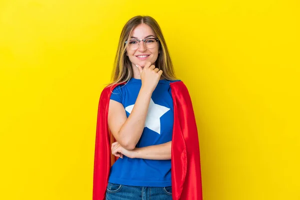Super Hero Rumuńska Kobieta Izolowana Żółtym Tle Okularami Uśmiechem — Zdjęcie stockowe