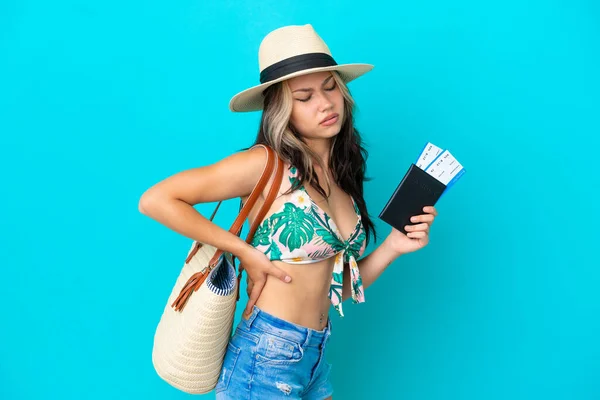 Adolescente Rusa Bikini Sosteniendo Pasaporte Aislado Sobre Fondo Azul Que — Foto de Stock