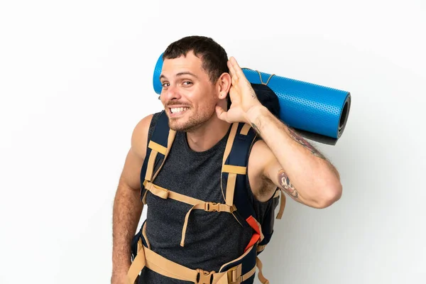 Hombre Montañero Brasileño Con Una Gran Mochila Sobre Fondo Blanco —  Fotos de Stock