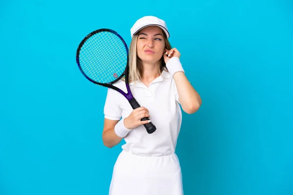 Junge Tennisspielerin Rumänische Frau Isoliert Auf Blauem Hintergrund Frustriert Und — Stockfoto