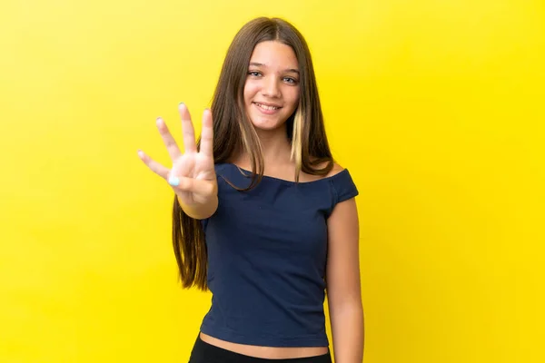 Pequeña Chica Caucásica Aislada Sobre Fondo Amarillo Feliz Contando Cuatro —  Fotos de Stock