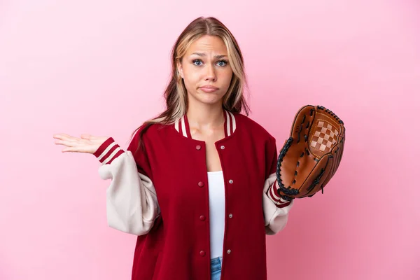 Jugadora Rusa Con Guante Béisbol Aislado Sobre Fondo Rosa Que —  Fotos de Stock