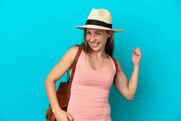 Mladá Běloška Žena Letních Prázdninách Izolované Modrém Pozadí Dělat Kytarové — Stock fotografie