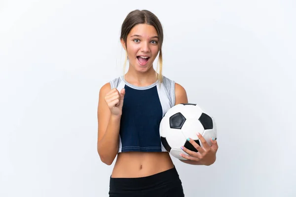 Μικρό Καυκάσιο Κορίτσι Που Παίζει Ποδόσφαιρο Απομονωμένο Λευκό Φόντο Γιορτάζοντας — Φωτογραφία Αρχείου