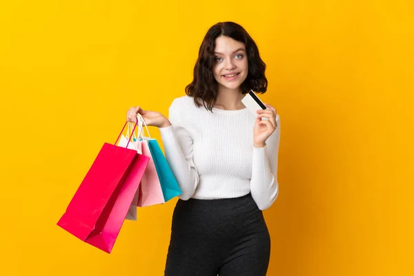 Adolescente Ucraniano Chica Aislado Amarillo Fondo Sosteniendo Bolsas Compras Una —  Fotos de Stock