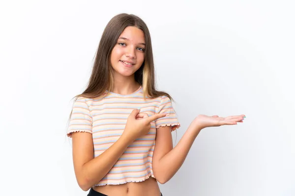 Menina Caucasiana Pouco Isolado Fundo Branco Segurando Copyspace Imaginário Palma — Fotografia de Stock