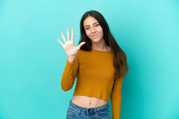 Νεαρή Γαλλίδα Απομονωμένη Μπλε Φόντο Μετρώντας Πέντε Δάχτυλα — Φωτογραφία Αρχείου