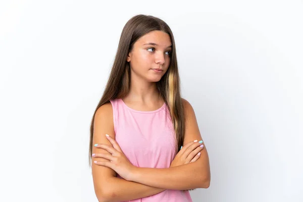 Pequena Menina Caucasiana Isolado Fundo Branco Mantendo Braços Cruzados — Fotografia de Stock