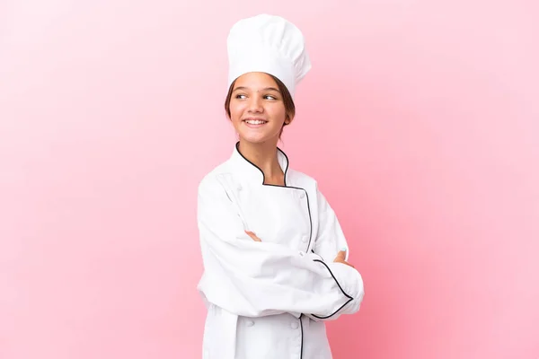 Piccola Ragazza Chef Caucasico Isolato Sfondo Rosa Felice Sorridente — Foto Stock