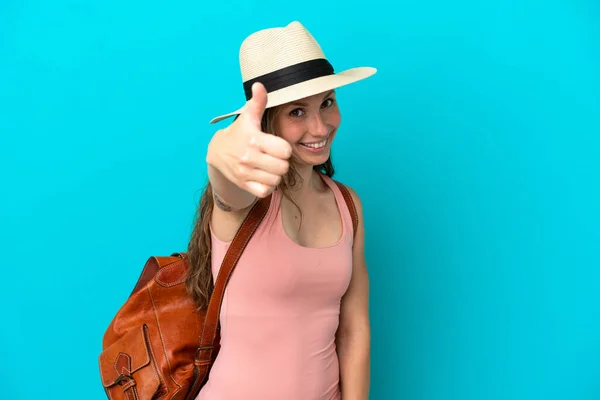 Junge Kaukasische Frau Den Sommerferien Isoliert Auf Blauem Hintergrund Mit — Stockfoto