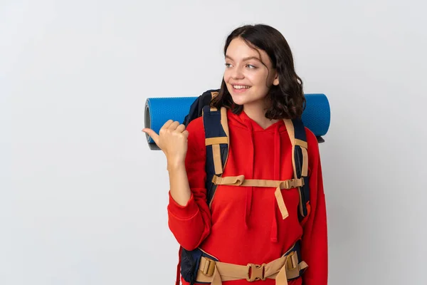 Menina Montanhista Adolescente Com Uma Grande Mochila Isolada Fundo Branco — Fotografia de Stock