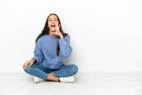 Genç Fransız Kız Yerde Oturuyor Ağzı Açık Bağırıyor — Stok fotoğraf